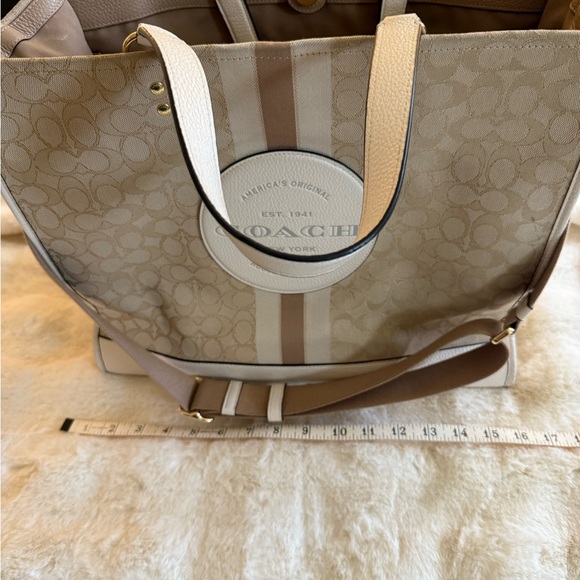 Coach Dempsey Tote 40 | Cream | Style No. C8418 - Picture 4 of 9